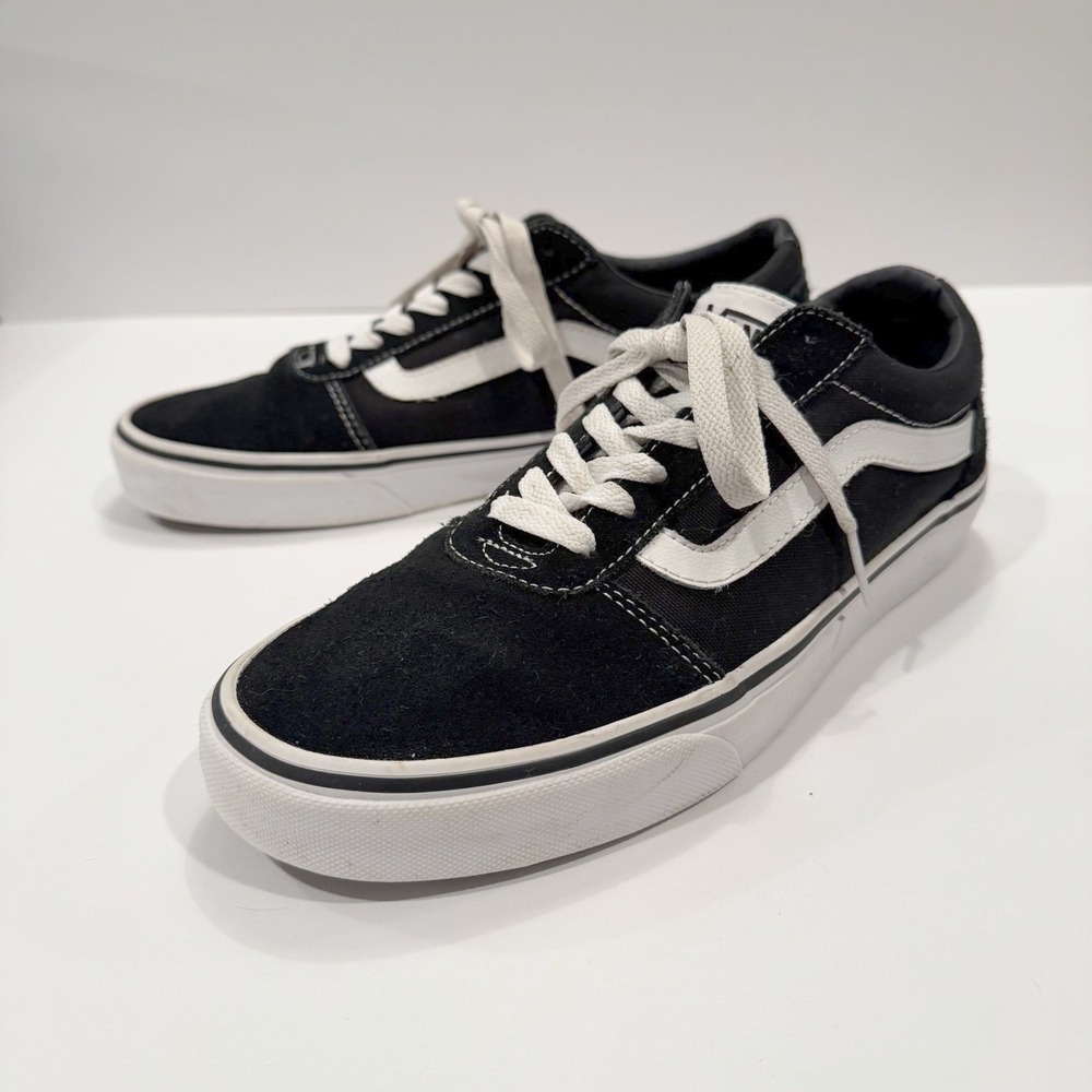 Vans Ward Men 8 Women 9.5 Black Sneakers Skate Shoes Low Top Classic Waffle Sole